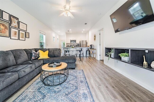 Foto del edificio - 2604 N Highland Ave