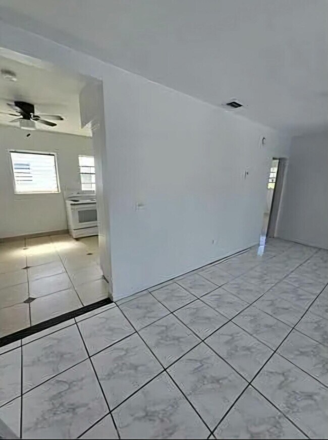 Foto del edificio - 1440 NE 171 St