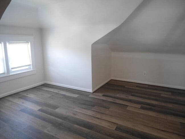 Building Photo - 1207EA