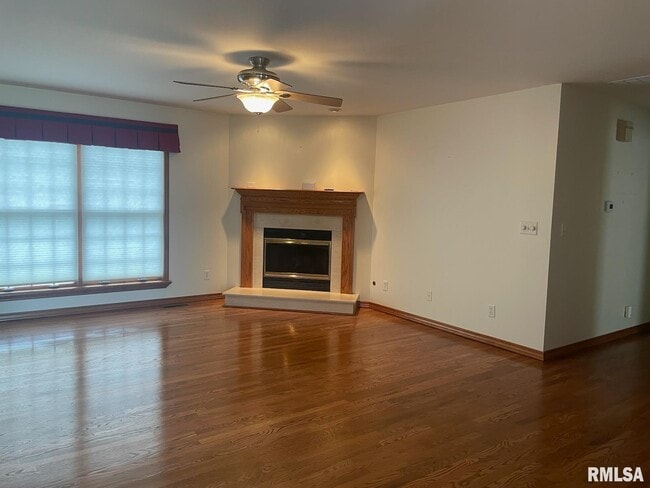 Building Photo - 2442 Glencoe Dr