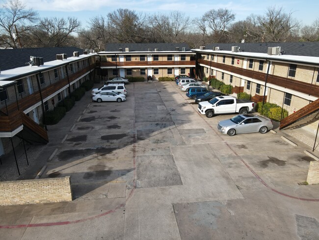 Building Photo - Hampton Gardens