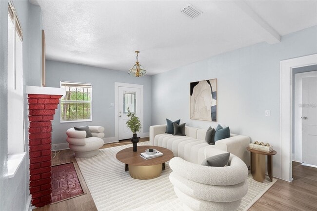 Foto del edificio - ARMATURE WORKS HOME FOR RENT!!