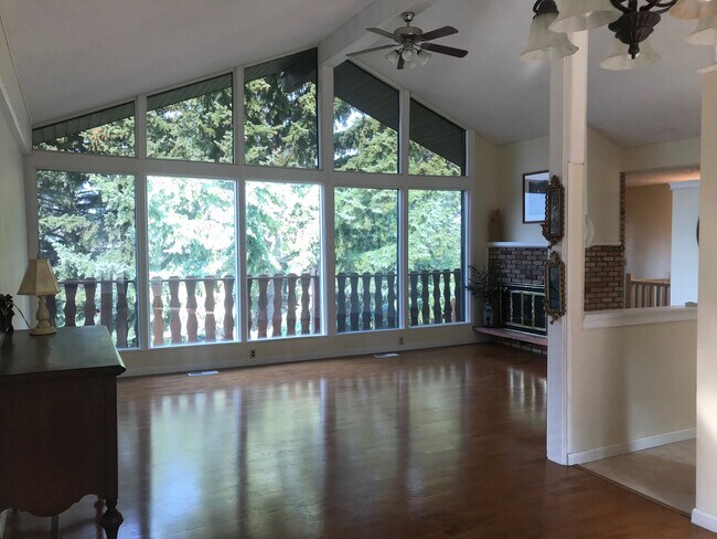Foto del edificio - Amazing Rattlesnake Views! 4 Bed, 3 Bath Home!
