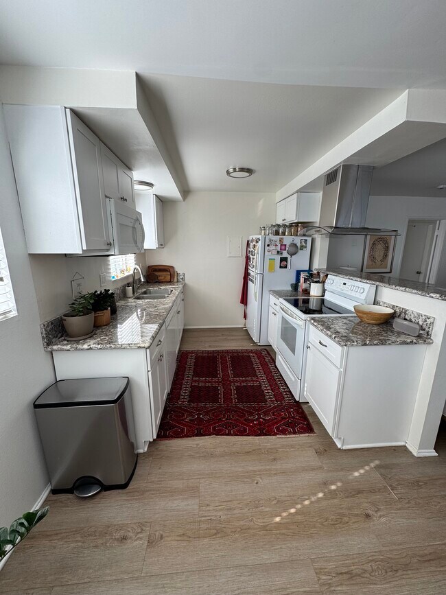 Foto del edificio - 1322 Amethyst St