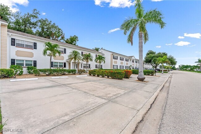 Building Photo - 1518 Edgewater Cir
