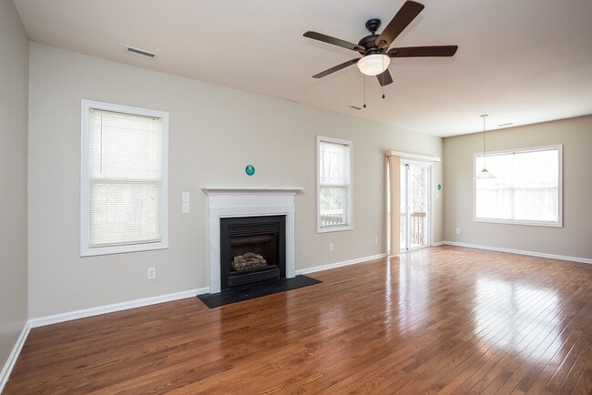 Foto del edificio - 200 Willowbrook Cir