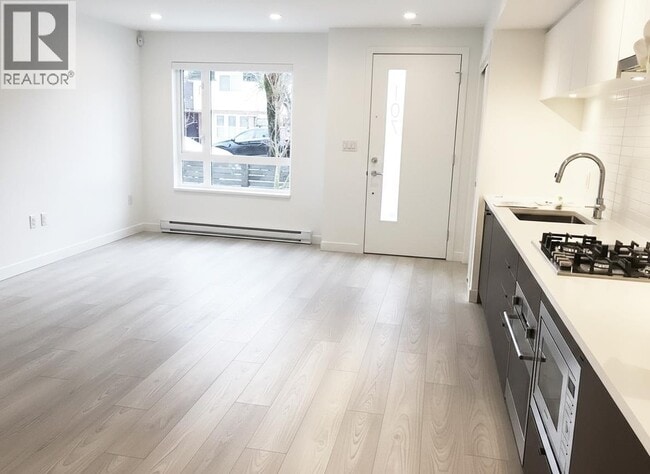 Photo du bâtiment - 321 E 16th Ave