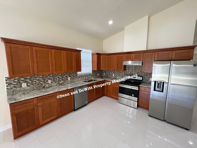 Foto del edificio - 4 Bed/2 Bath
