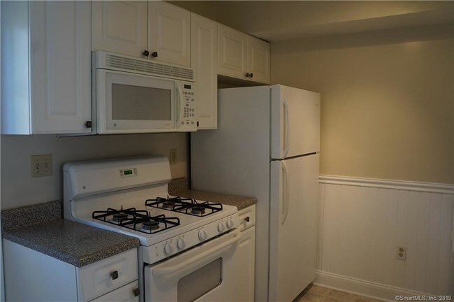 Foto del edificio - 240 Sunnyridge Ave