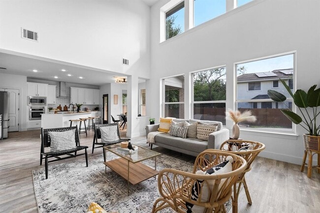 Building Photo - 10909 River Plantation Dr