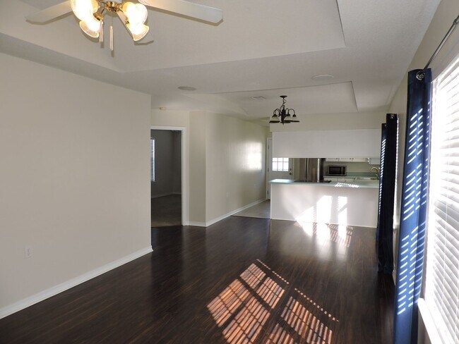 Foto del edificio - Easy access to shopping, interstate & Navy Federal complex!