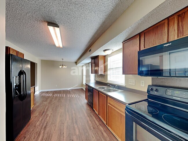 Foto del edificio - 1219 Alston Hill Dr