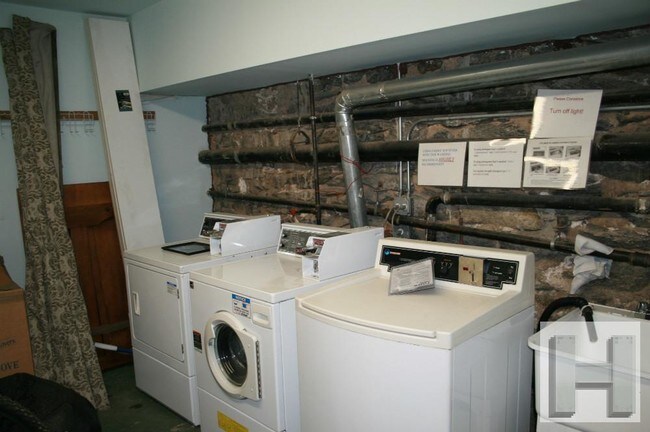 Foto del edificio - 261 W 121st St