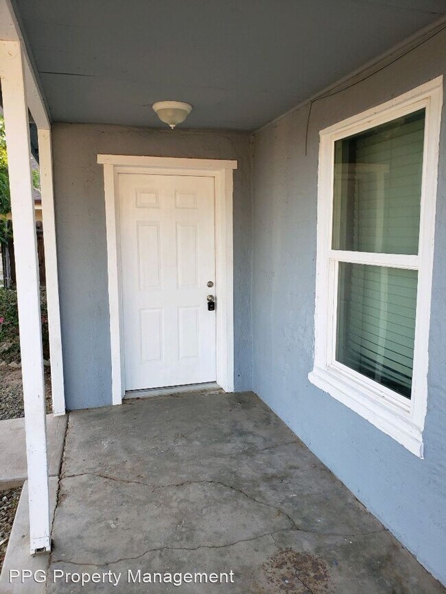 Building Photo - 2 br, 1 bath House - 202 E Madden Dr