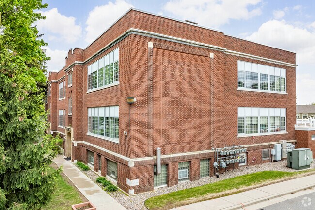 Foto del edificio - Elementary School Apartments