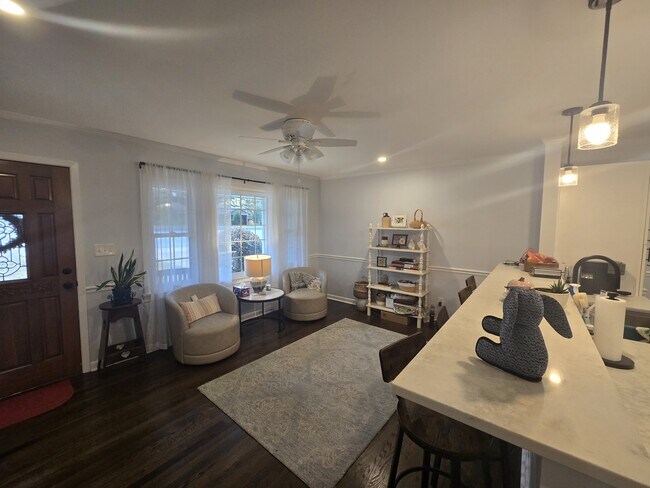 Foto del edificio - 1055 College Station Rd