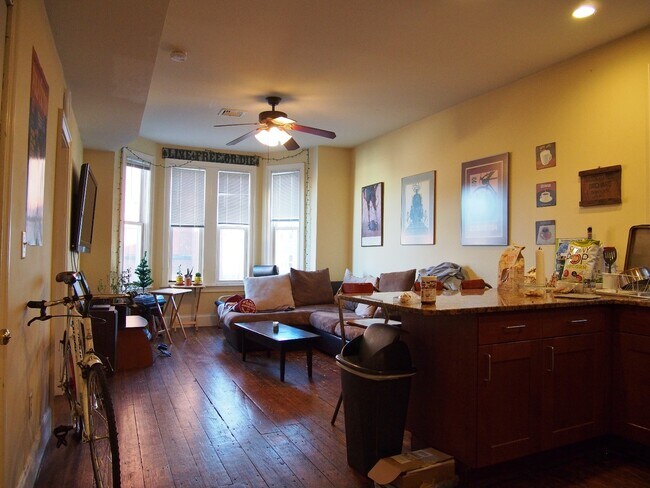 Foto del edificio - 731 Parker St