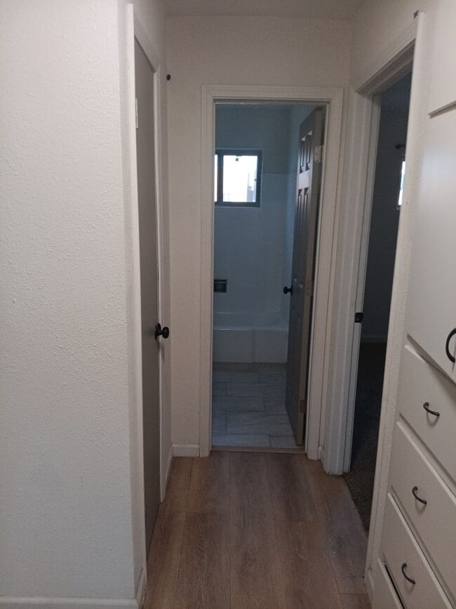 Foto del edificio - Charming 2-bedroom, 1-bathroom! Showings available soon!