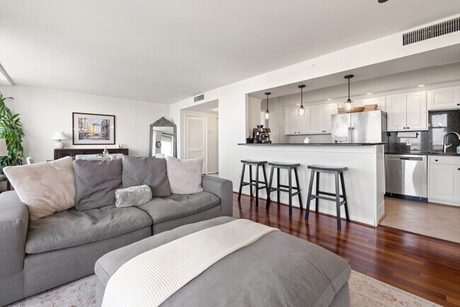 Foto del edificio - 6301 Stevenson Ave