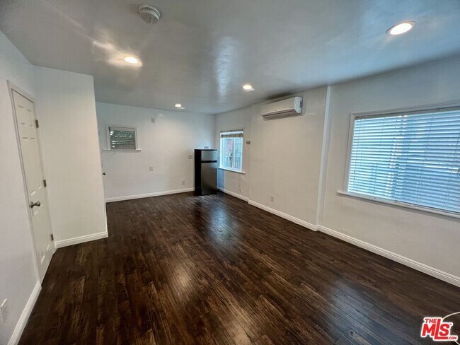 Foto del edificio - 2419 3rd Ave