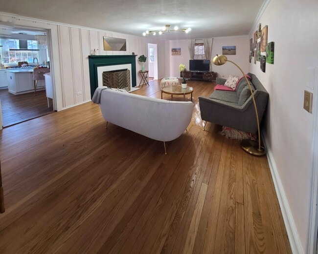 Living Room (12.5' W x 22' L) - 557 Park Rd