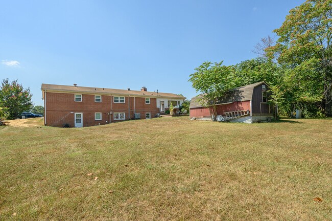 Building Photo - 101 Deerwood Rd
