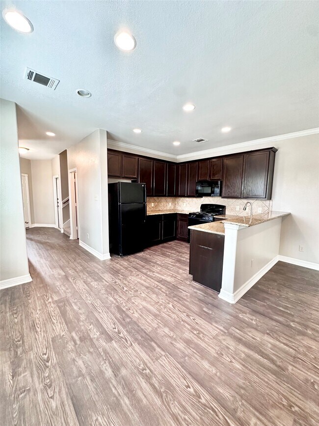 Foto del edificio - 32 Woodland Hills Dr