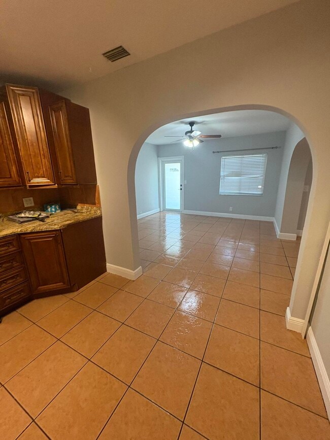 Foto del edificio - 1340 NW 5th Ave