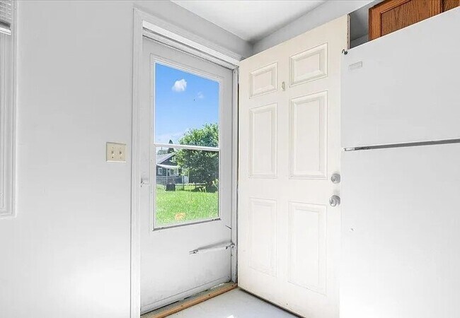 Foto del edificio - 3705 Burchfield Dr