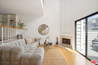 Building Photo - 4658 Don Lorenzo Dr
