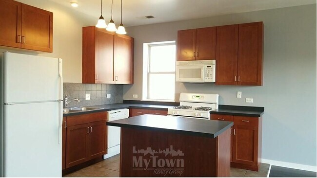 Building Photo - Pristine Roosevelt Square Condo