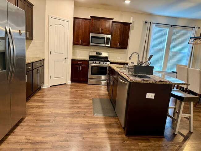 Building Photo - 2240 N Lake Michele Cir