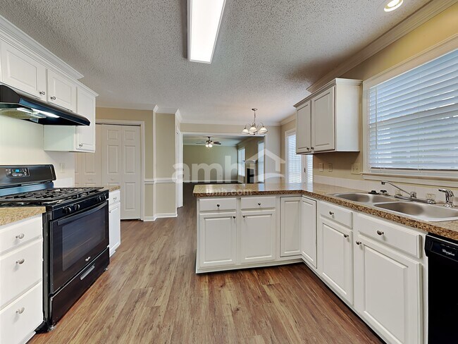Foto del edificio - 1205 Salem Crossing Rd