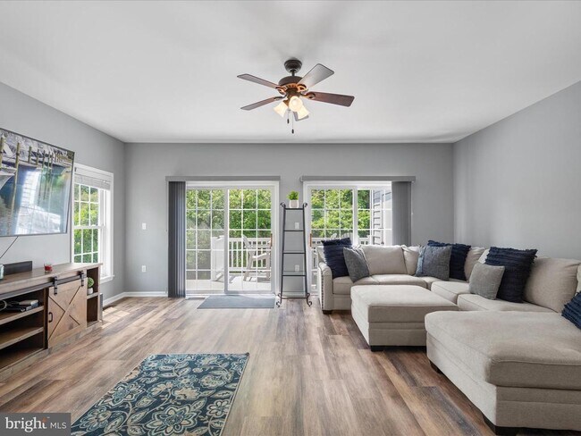 Foto del edificio - 9739 Golf Course Rd
