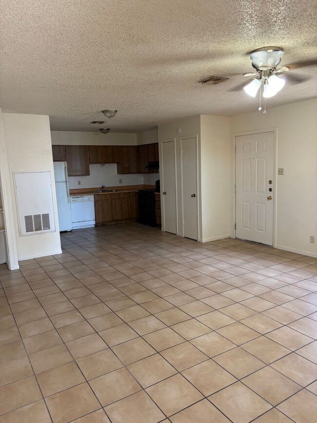 Building Photo - Duplex