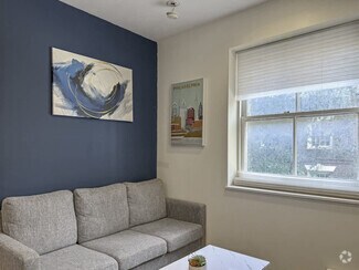 Building Photo - 1715 Schubert Aly