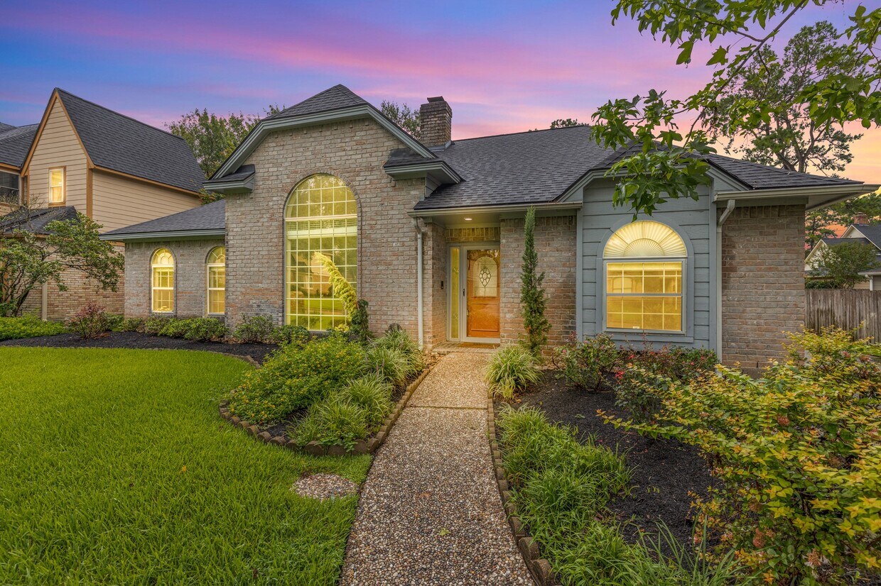Primary Photo - 5622 Woodland Creek Dr