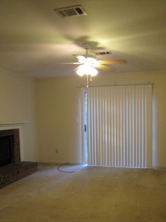 Foto del edificio - Two story townhome in Northeast Pensacola!