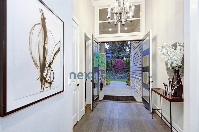 Building Photo - Luxurious 5-Bed, 5-Bath Oasis in Bellevue's Prime Location!