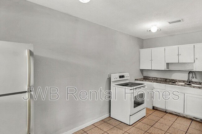 Foto del edificio - 7213 Ken Knight Dr W