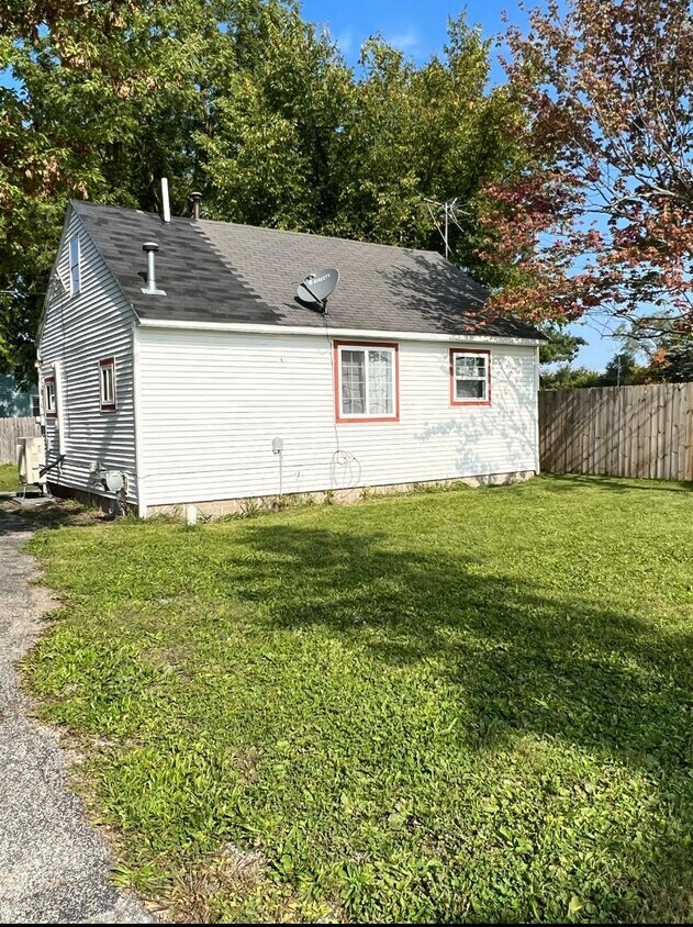 Primary Photo - 2221 Salt St