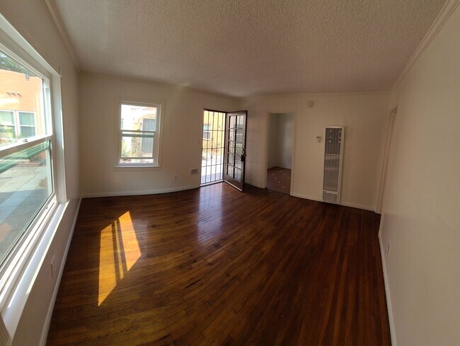 Foto del edificio - 2420.5 E St