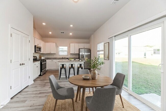 Building Photo - Adorable 3 Bedroom Home in Regal Farms