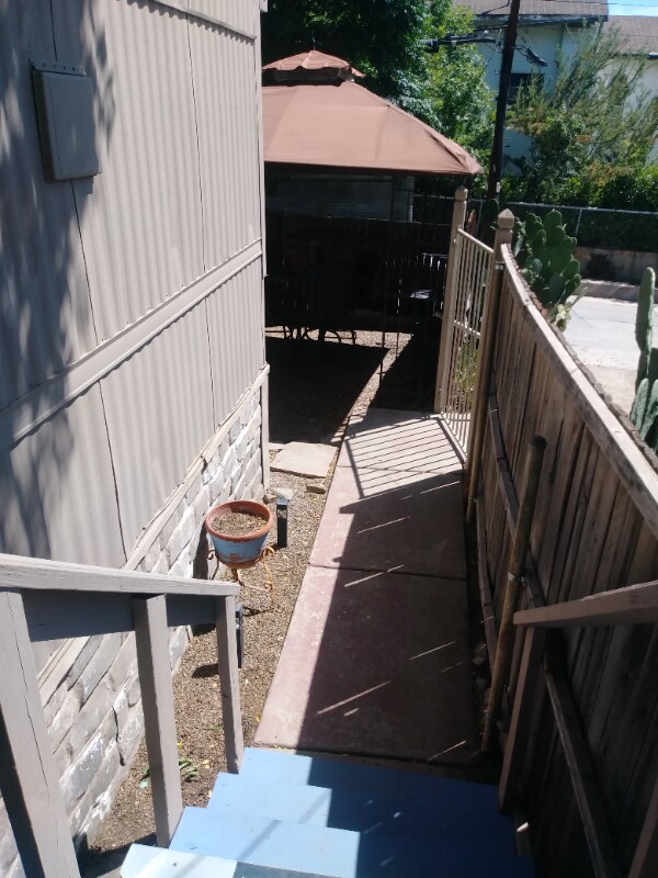 Foto del edificio - 202 Chisholm Ave