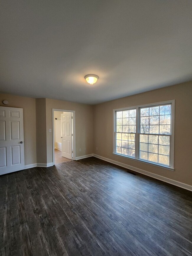 Building Photo - Asheville Rental!