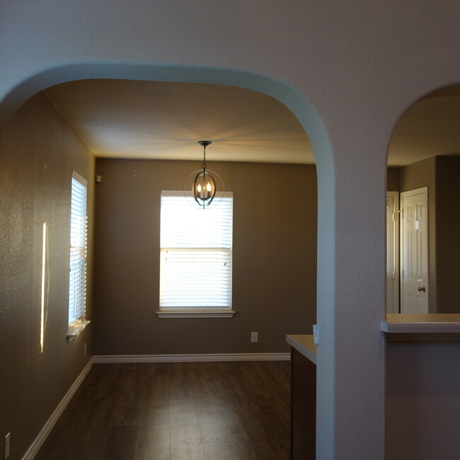 Foto del edificio - 3 BEDROOM / 2 BATH HOME IN KYLIE - BROOKSI...