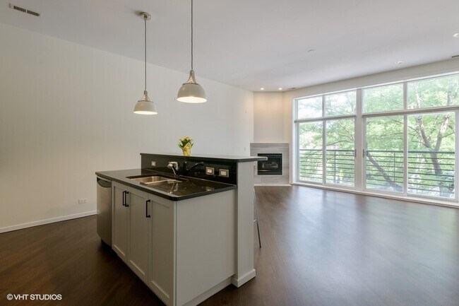 Foto del edificio - 1872 N Damen Ave