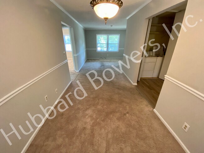 Foto del edificio - Great quiet Condo in Rosewood