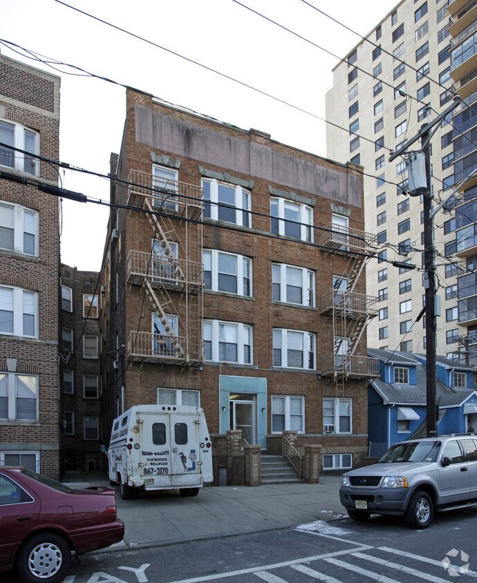 Foto del edificio - 396 Mountain Rd