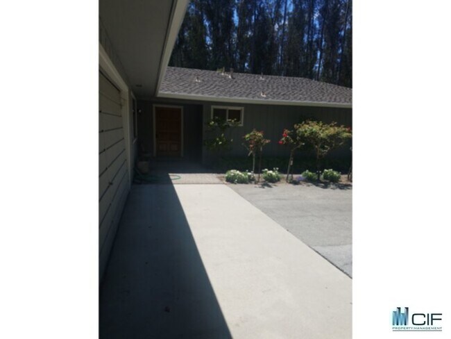 Foto del edificio - 111 Skylark Ln